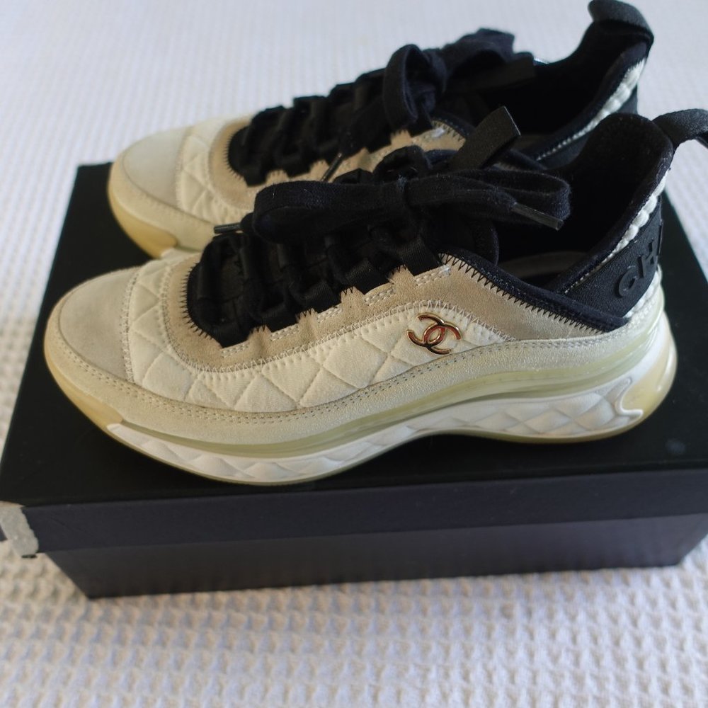 RARE! EXCLUSIVE Chanel Sneakers Fabric & Suede Calfskin White & Ivory